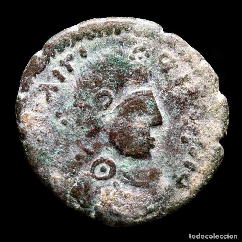 Monedas Imperio romano: Graciano (378-383 dC.) Maiorina. Arles. REPARATIO-REIPVB TCON (4412)