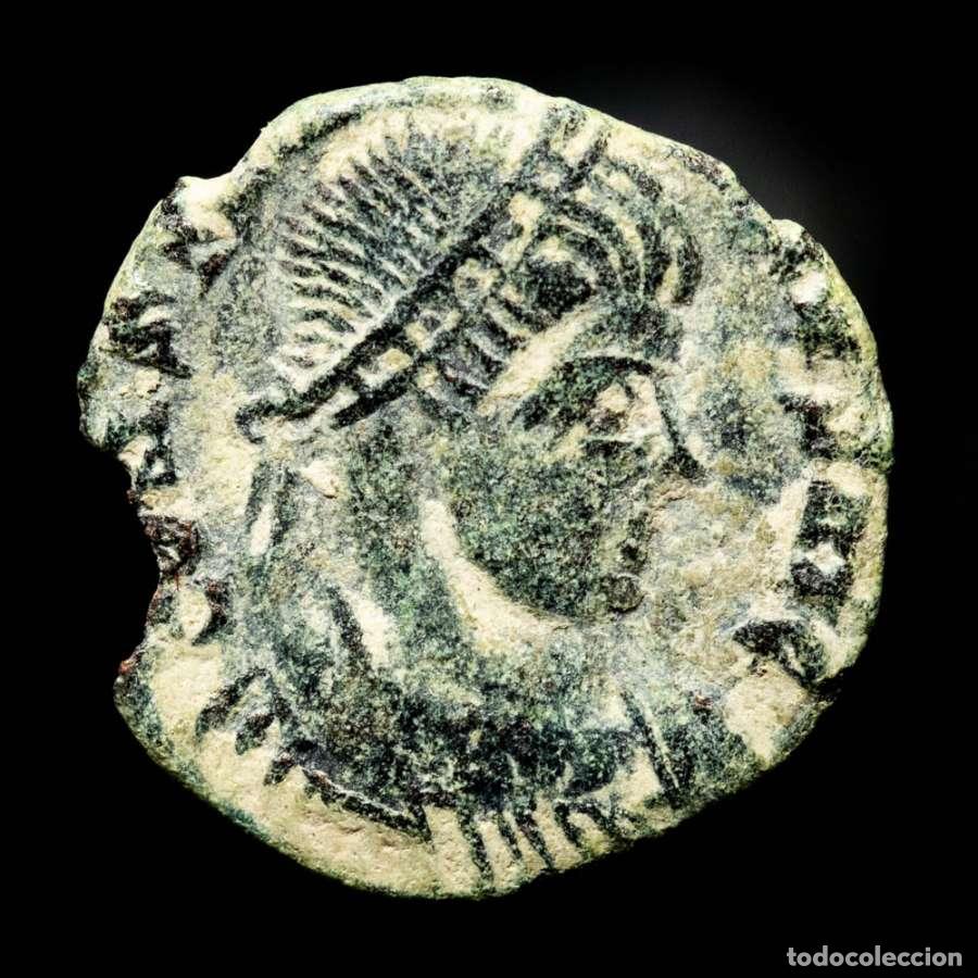 Monedas Imperio romano: Constante, 1/2 follis GLORIA EXERCITVS / PLG Cruz (X) en estandarte