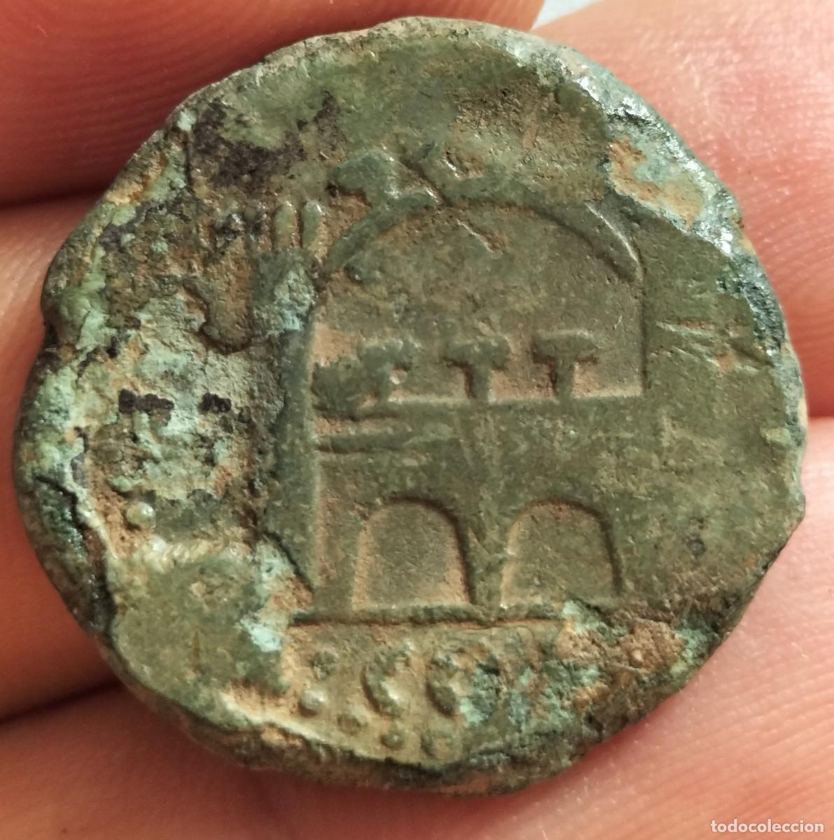 Monedas Imperio romano: As de em&eacute;rita. Tiberio . PUERTA DE EMERITA AUGUSTA.ver descripci&oacute;n