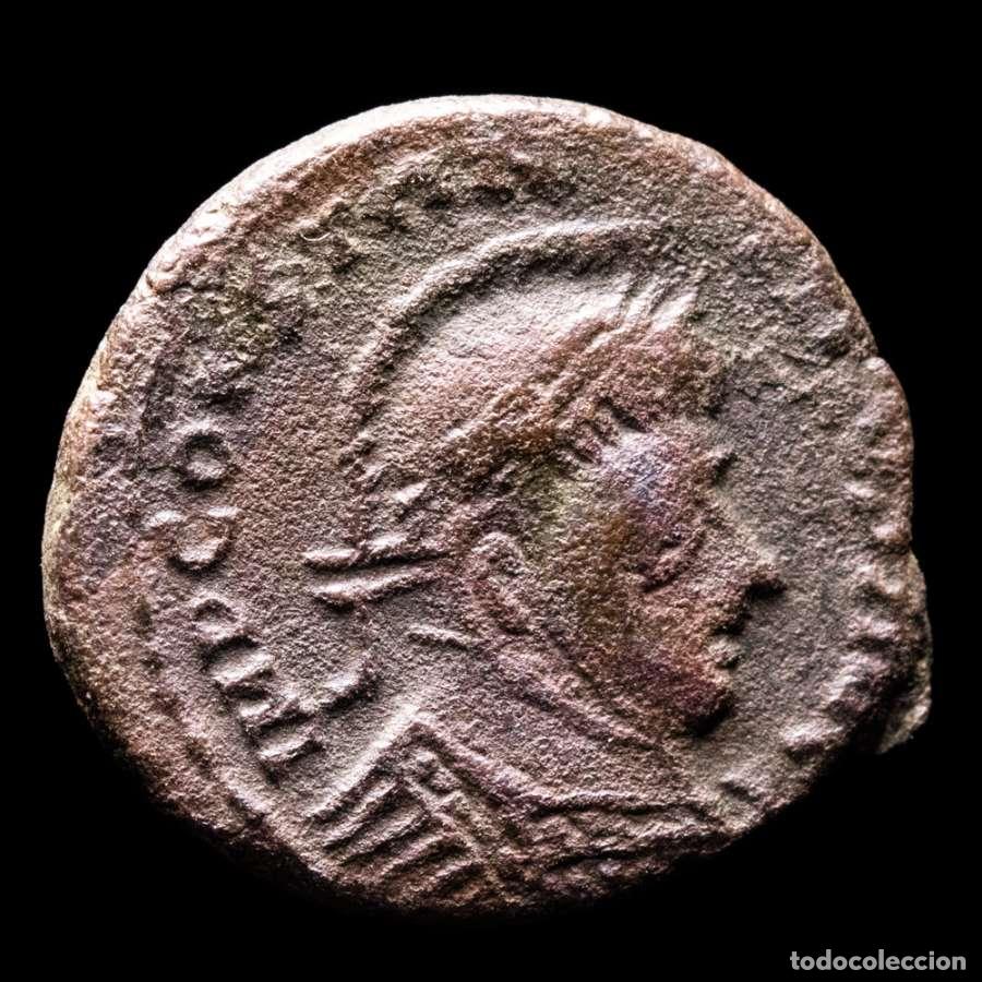 Monedas Imperio romano: Constantino I &AElig; Follis. VICTORIAE LAETAE PRINC PERP.