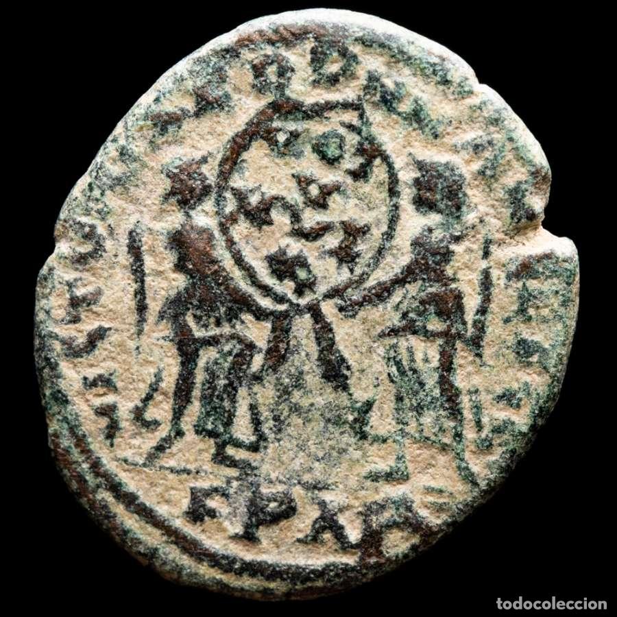 Monedas Imperio romano: Magnencio (350-353) Maiorina. Arles. VOT-V-MVLT / FPAR (3860)