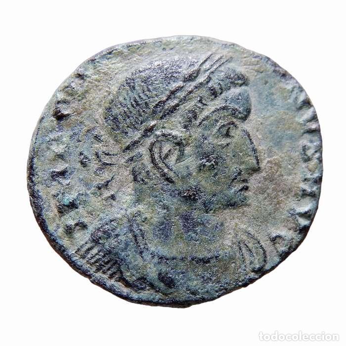 Monedas Imperio romano: Constantino I, Follis. Lyons. SOLI INVICTO COMITI. 734-M