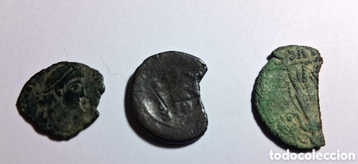 Monedas Imperio romano: Curioso lote tem&aacute;tico compuesto por 3 fracciones o mitades de monedas de bronce del Imperio Romano