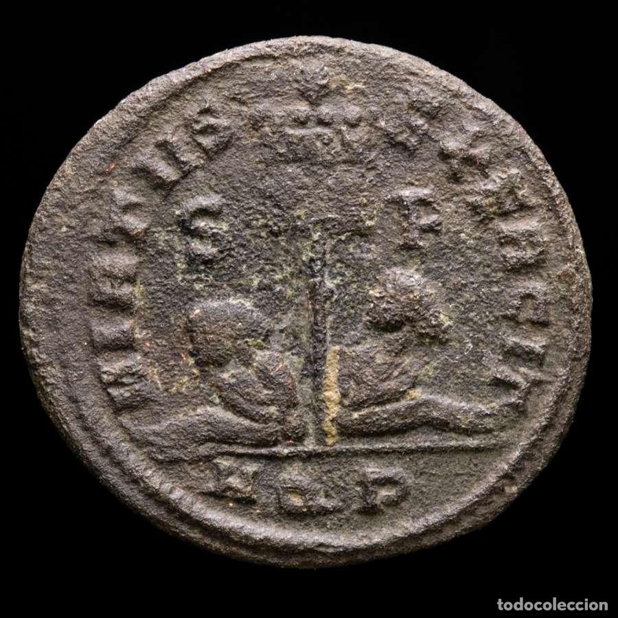 Monedas Imperio romano: Constantino I Follis VIRTVS EXERCIT S-F VOT XX AQP Aquileia (6132)