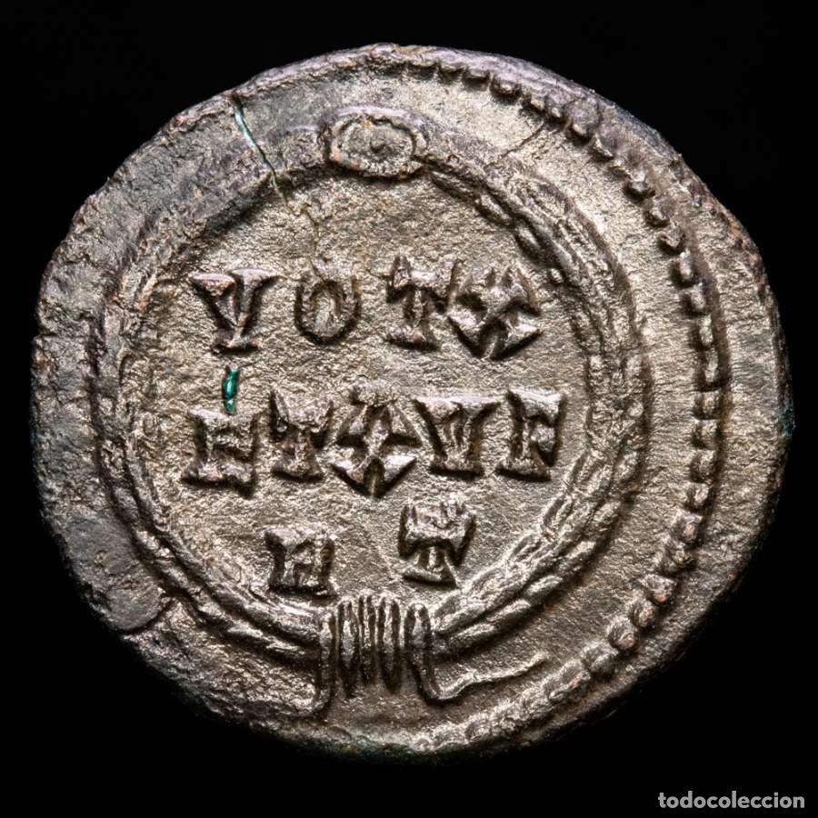 Monedas Imperio romano: Constantino II - Follis Roma VOT X ET XV F / R T