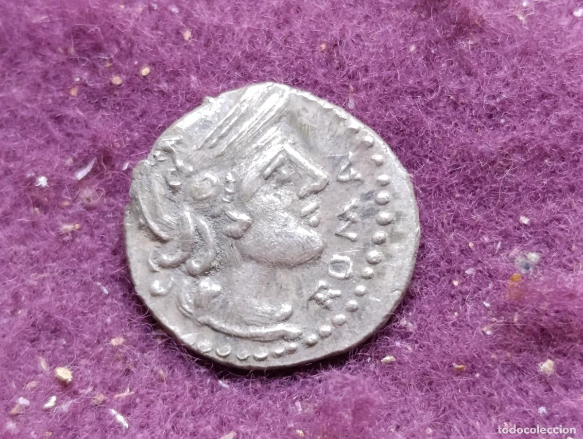 Monedas Imperio romano: Antigua Moneda Romana, falsa de &eacute;poca, emperador a identificar