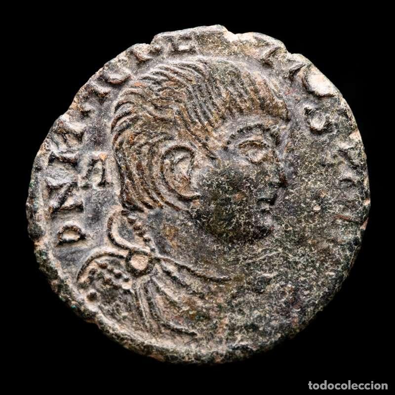 Monedas Imperio romano: Magnencio - Maiorina. Lugdunum PLG. GLORIA ROMANORVM. Top barbaro !