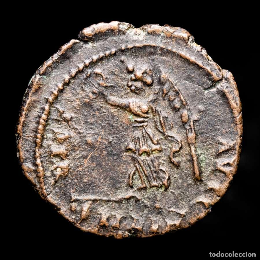 Monedas Imperio romano: Constante 337-350 dC. Medio Follis Alejandria. VICT AVGG / SMAL&Gamma;