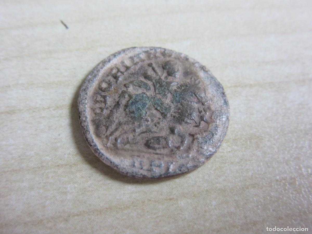 Monedas Imperio romano: Medio centenional de Magnencio 350-353 Emperador a caballo alanceando enemigo Ceca RPLG