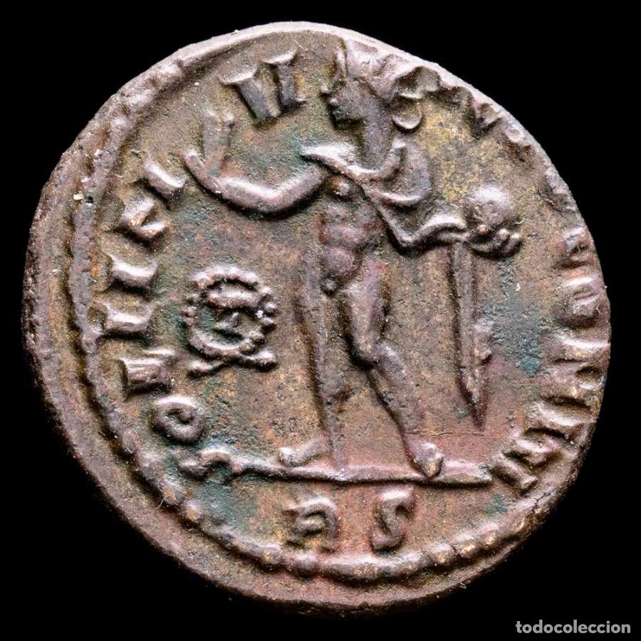 Monedas Imperio romano: Constantino I, Roma SOLI INVICTO COMITI, T dentro de corona / RS.