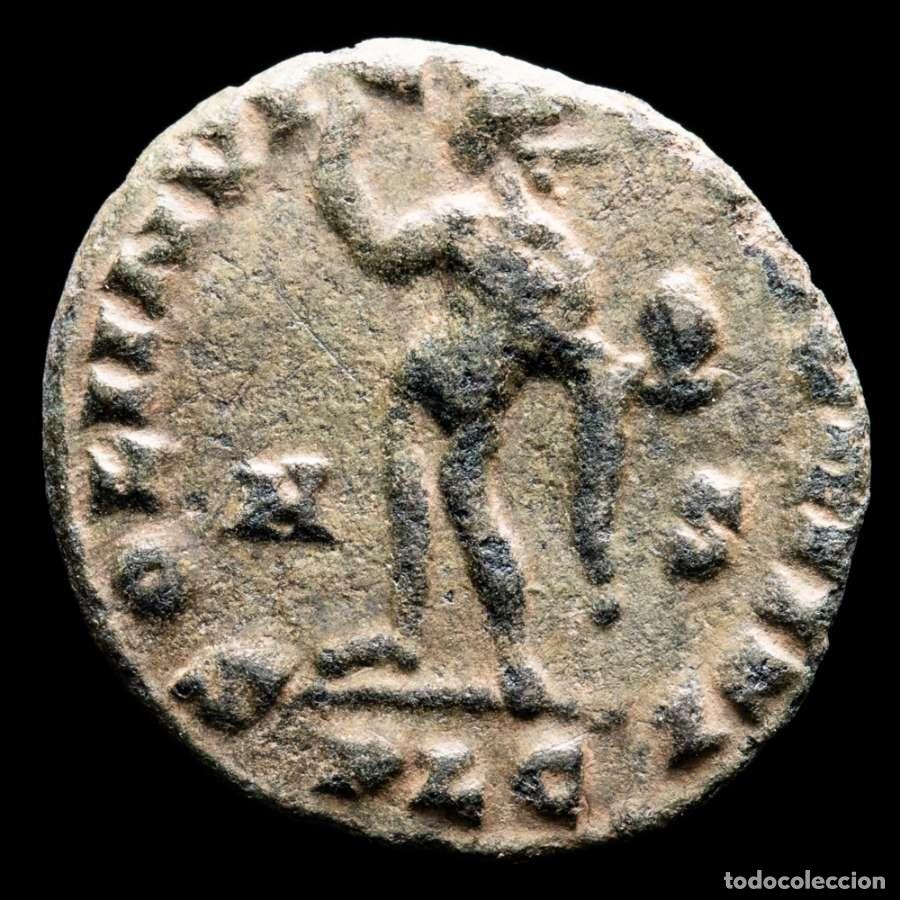 Monedas Imperio romano: Constantino I follis Lugdunum SOLI INVICTO COMITI A-S // PLG (4522)