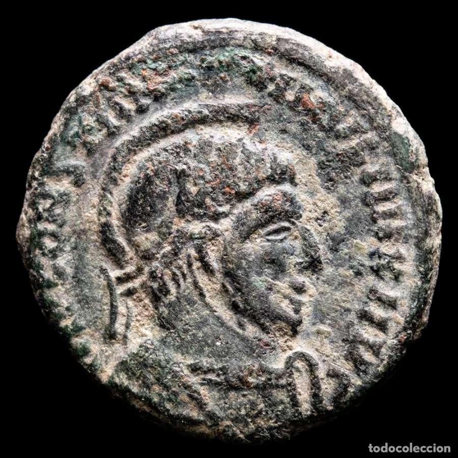 Monedas Imperio romano: Constantino I (306-337) follis Dos Victorias Estilo barbaro. (4533)