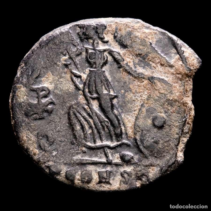 Monedas Imperio romano: Constantinopolis 1/2 Follis de bronce Arles ☧ PCONST/ Crism&oacute;n (4543)