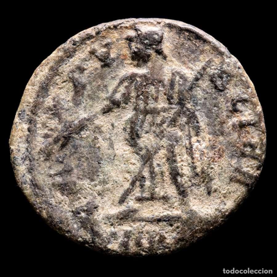 Monedas Imperio romano: Helena, madre de Constantino Medio Follis PAX PVBLICA Postuma.