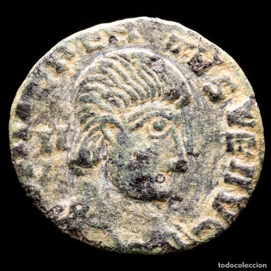 Monedas Imperio romano: Magnencio 350-353. Victorias. Estilo b&aacute;rbaro. VOT XX MVLT XX (4719)