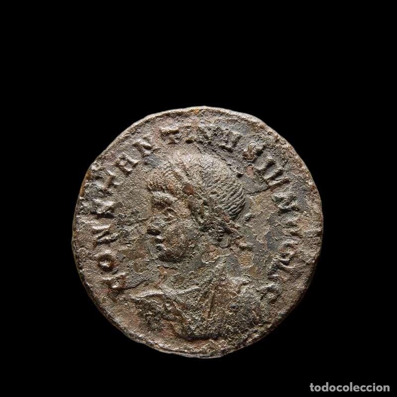 Monedas Imperio romano: Constantino II - Follis de Ticinum - VOT X ◡ en corona / ST