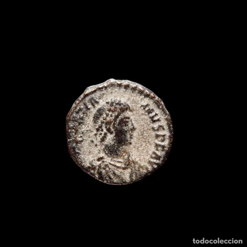 Monedas Imperio romano: Graciano. Nummus , Cizico, VOT XX MVLT XXX in corona SMKA