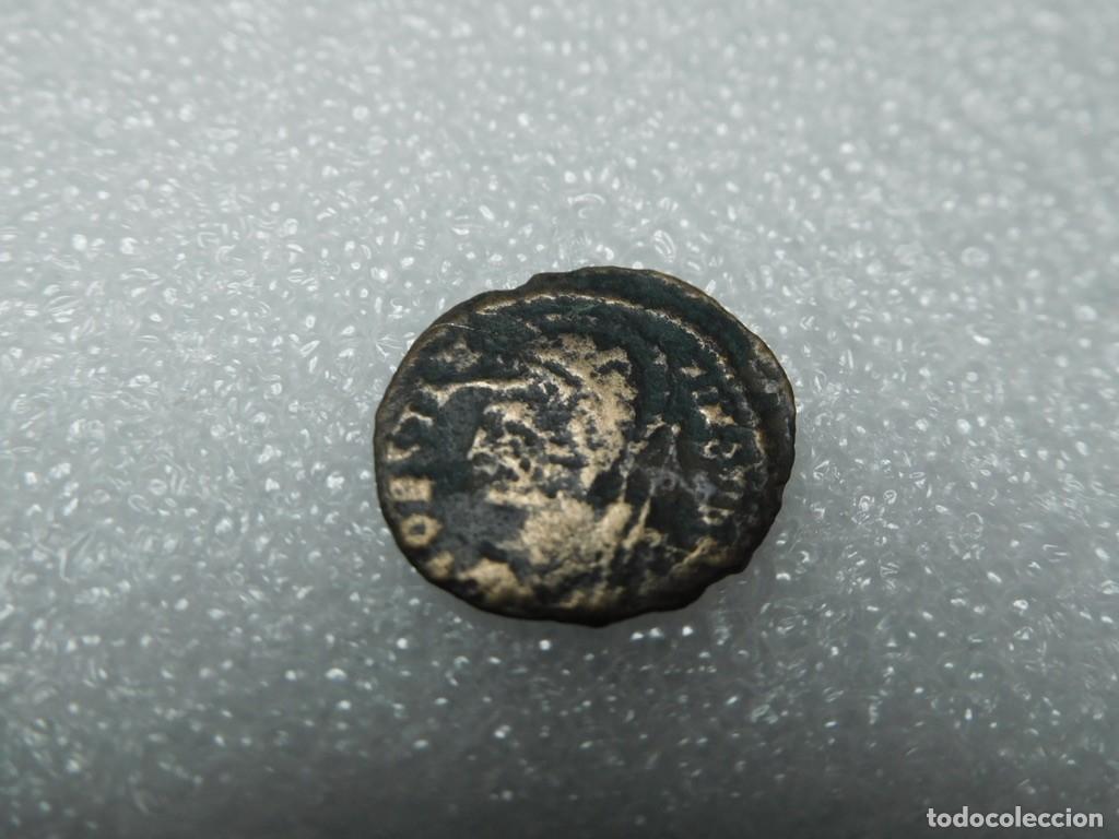 Monedas Imperio romano: busto imperial diademado y drapeado mirando hacia la derecha, Bajo Imperio Romano del siglo IV d.C