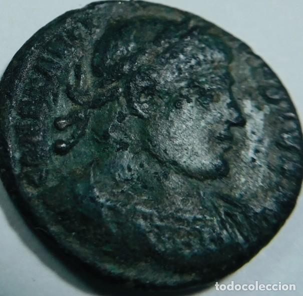 Monedas Imperio romano: Nummus o follis de bronce acu&ntilde;ado entre los a&ntilde;os 337 y 340 d. C. Constantino el Grande