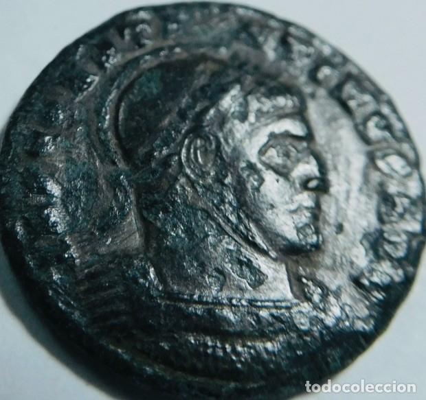 Monedas Imperio romano: Follis de bronce romano excepcionalmente bien conservado,