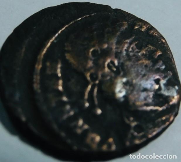 Monedas Imperio romano: Anverso y el reverso de una excelente moneda de bronce,