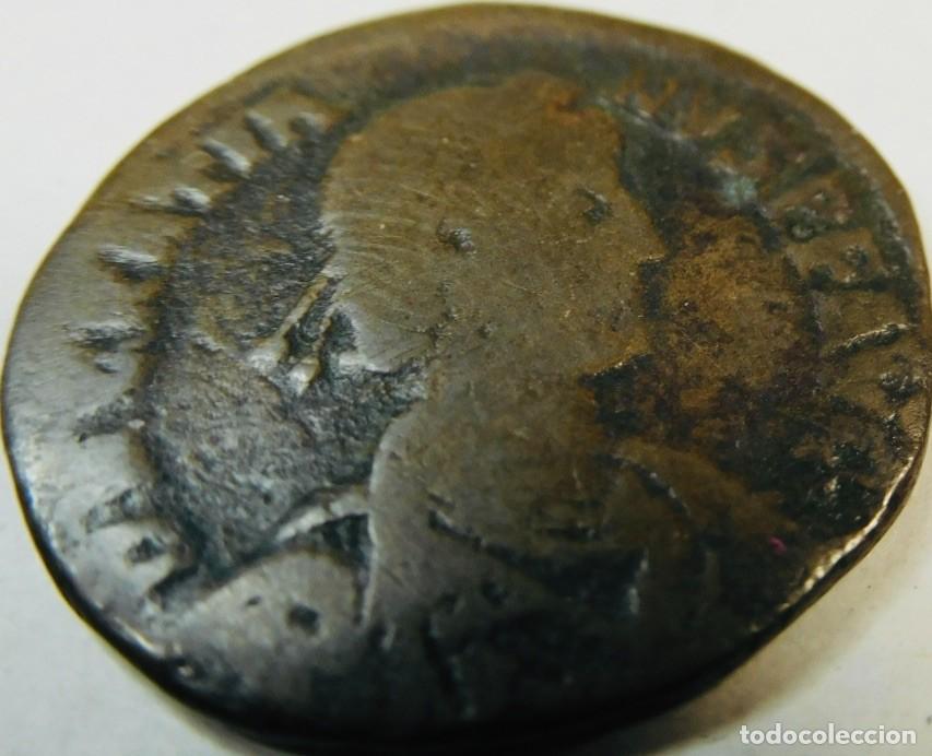 Monedas Imperio romano: as de bronce (o un dupondio) del Imperio Romano, acu&ntilde;ado a nombre de la emperatriz Faustina la Mayor