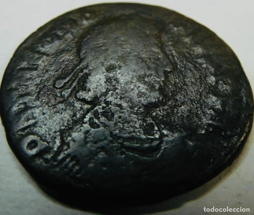 Monedas Imperio romano: Nummus de bronce (follis) del Imperio Romano, emperador Constante o de su hermano Constancio II