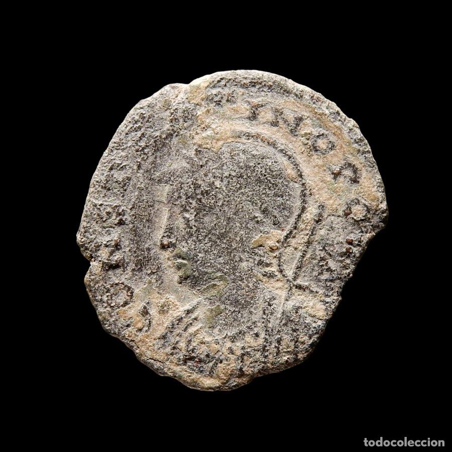 Monedas Imperio romano: Raro Constantinopolis &AElig; Follis - Roma. A200-M