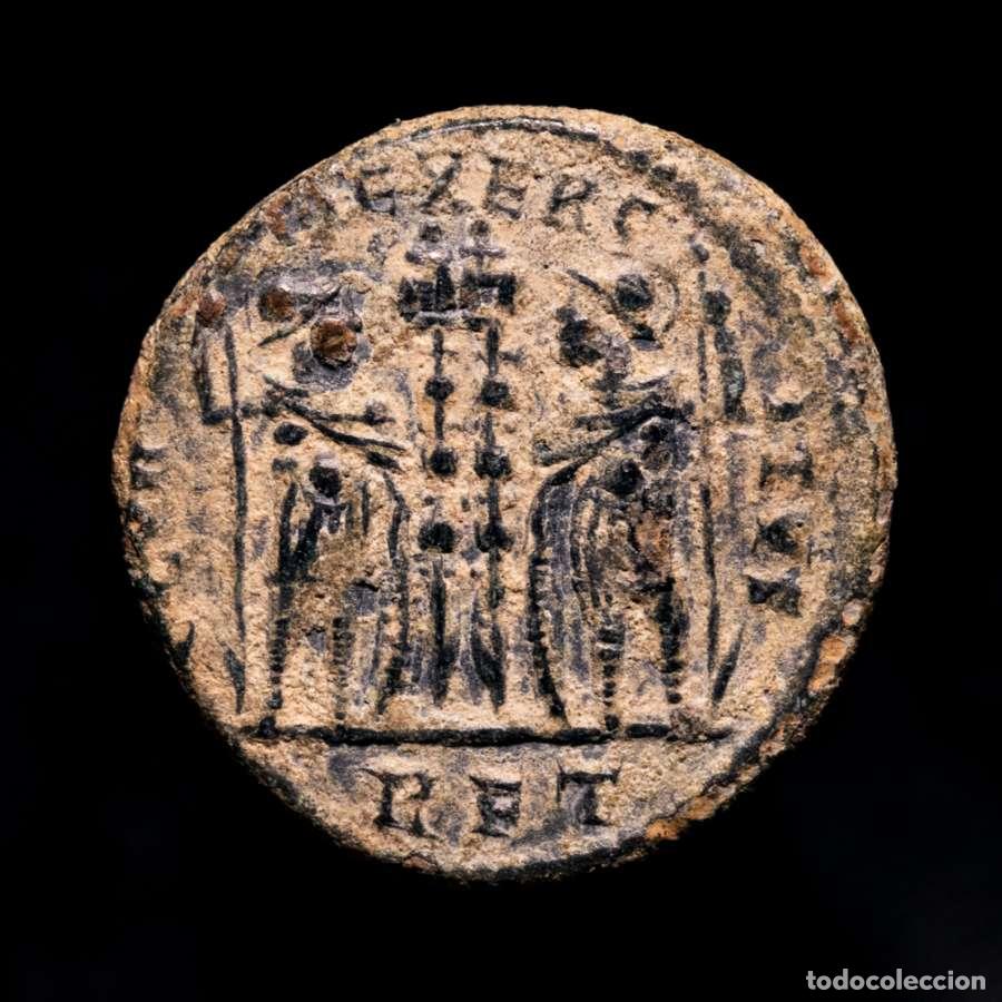 Monedas Imperio romano: Constancio II Caesar, 324-337 dC. - Roma. GLORIA EXERCITVS / RFT - Foto 2