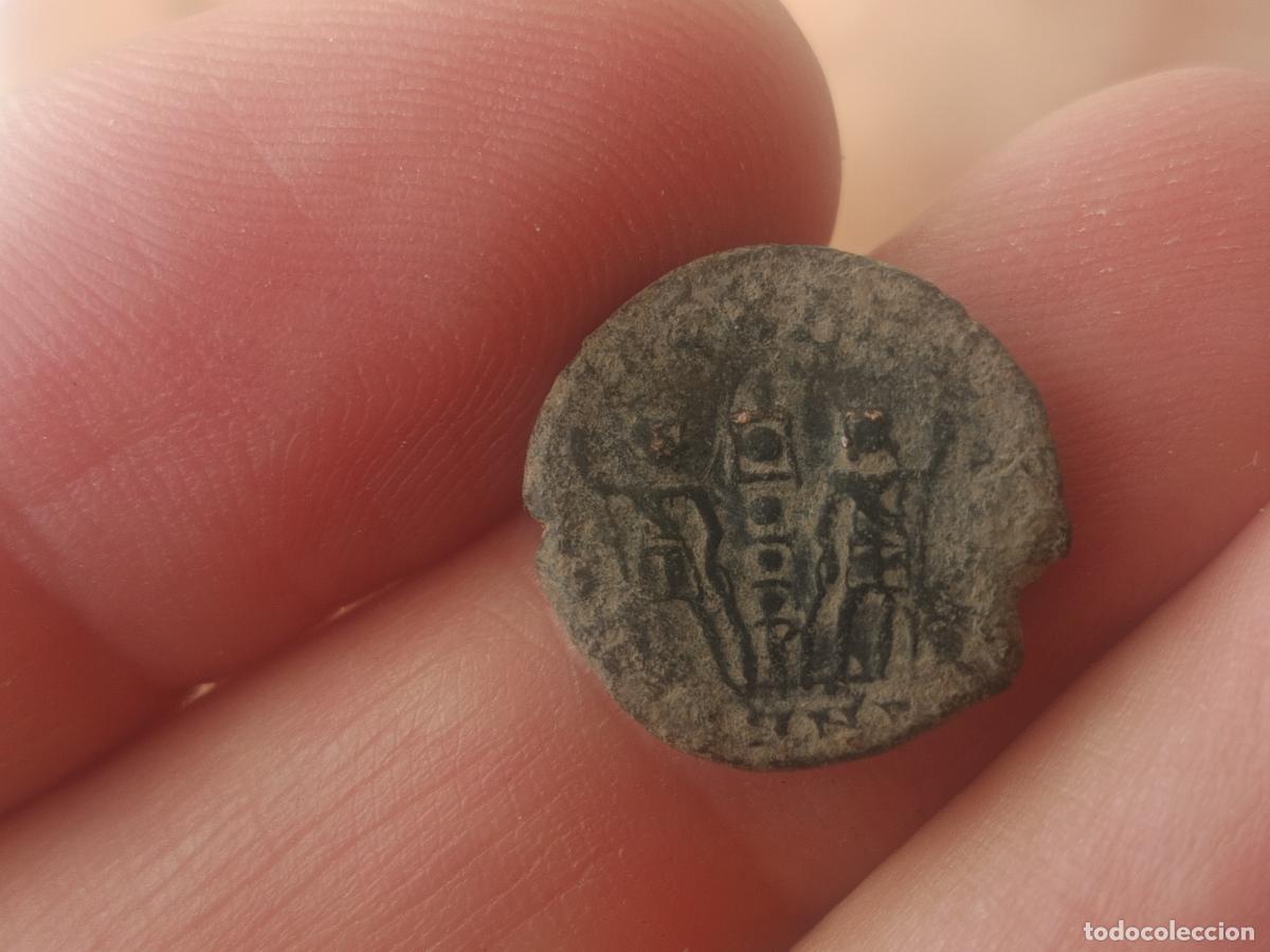 Monedas Imperio romano: Excelente nummus de Constantino - Foto 2