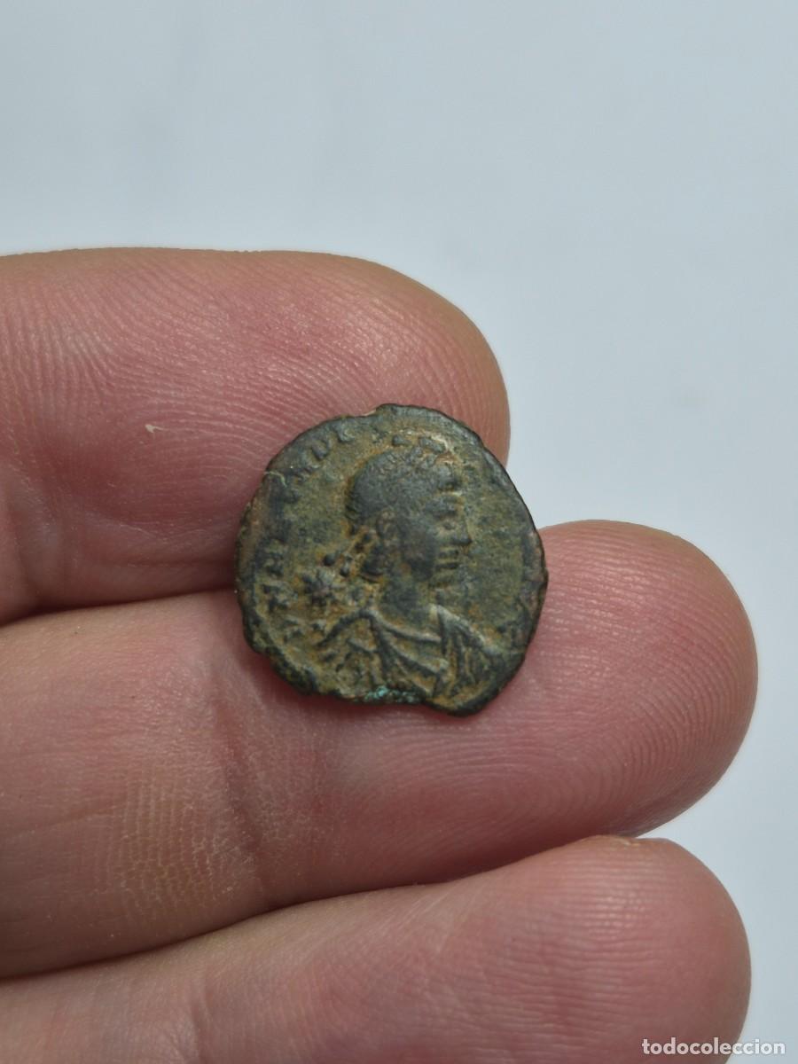 Monedas Imperio romano: NT/ CENTENIONAL ARCADIO ESCASO REVERSO 3 EMPERADORES CON HONORIO Y TEODOSIO II 2,07 GRS (A1851)