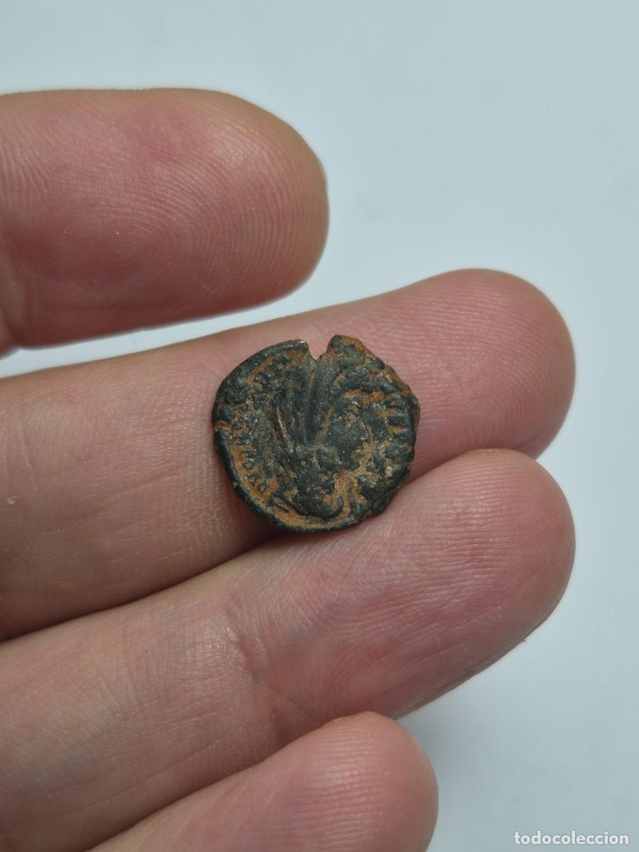 Monedas Imperio romano: NT/ FRACCION FOLLIS CONSTANTINO I VELADO 2,35 GRS (A1857)