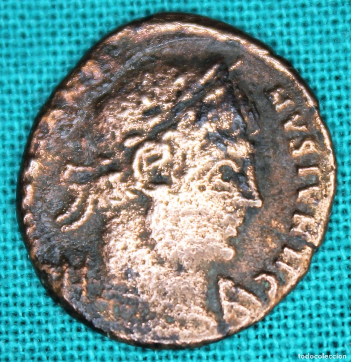 Roman Empire Coins: Constancio II . - 355-361 d.C. &ndash;Peso del poder. - Anv.: Costancio Cabeza Lote 9367