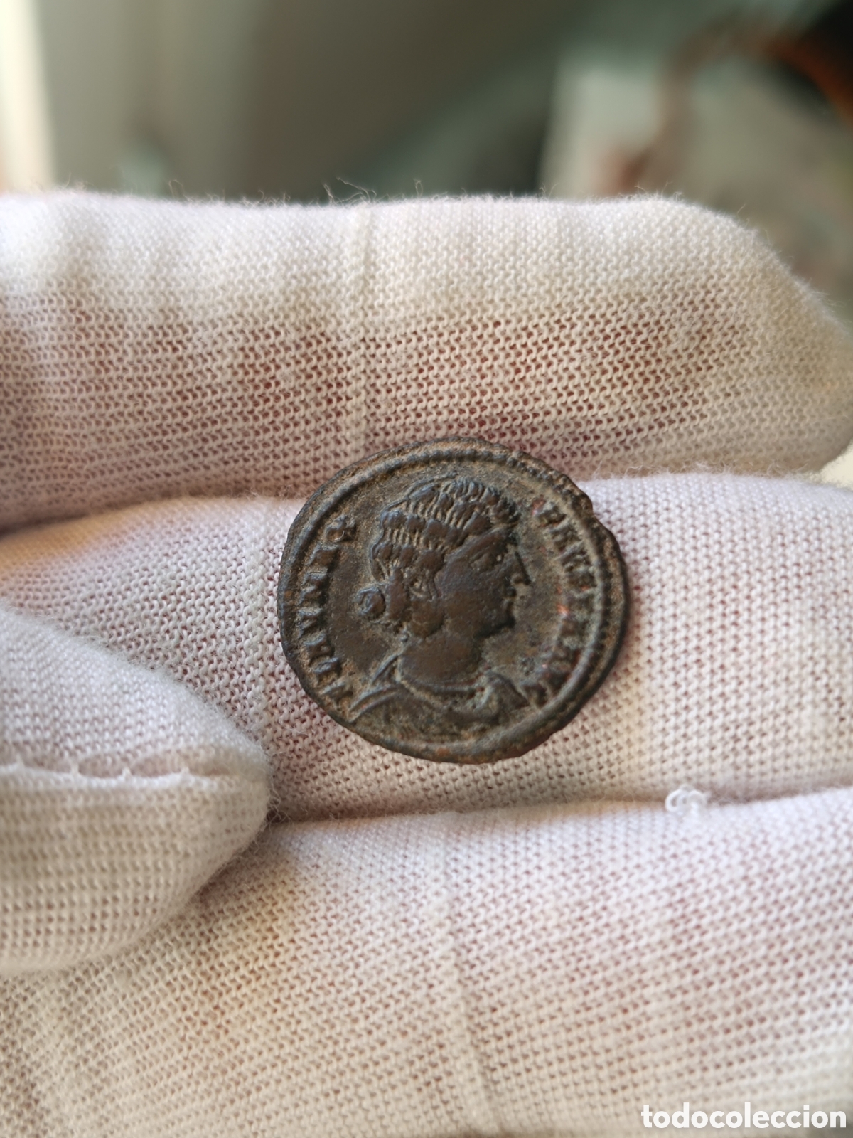 Monedas Imperio romano: Escaso y Precioso Folis de Fausta 325-325d.c