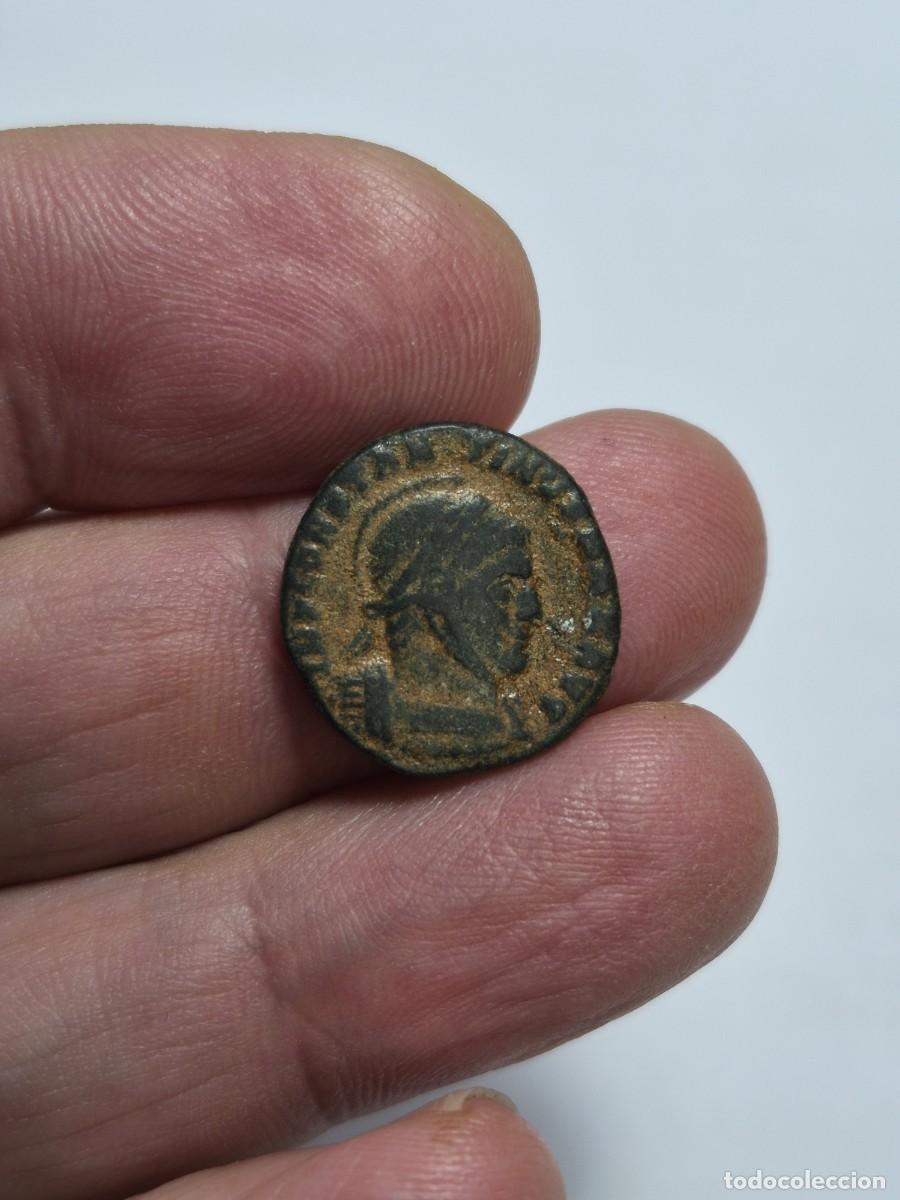 Monedas Imperio romano: NT/ FOLLIS CONSTANTINO I CON CASCO REV. 2 VICTORIAS ALEJANDRIA 2,70 grs (A2010)