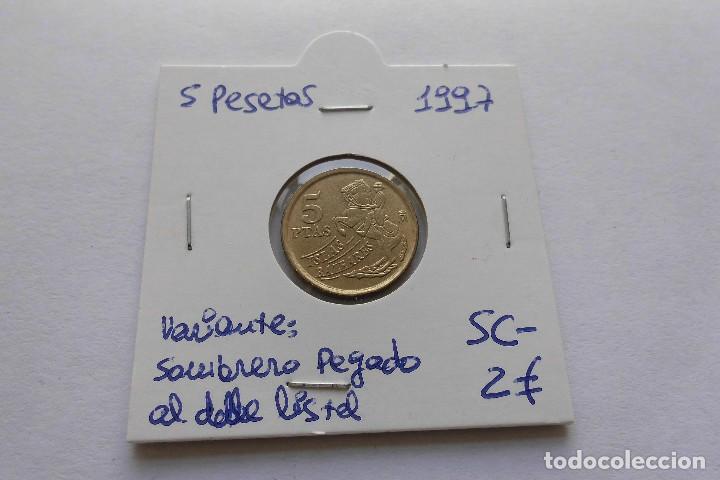 Moedas Juan Carlos I: 5 pesetas 1997 variante: sombrero pegado al doble listel