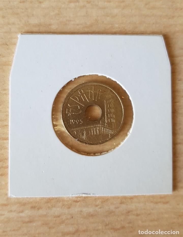 Monedas Juan Carlos I: Moneda de 25 Pesetas. ERROR sin la Y de CASTILLA &rdquo;Y&rdquo; LEON - Foto 2
