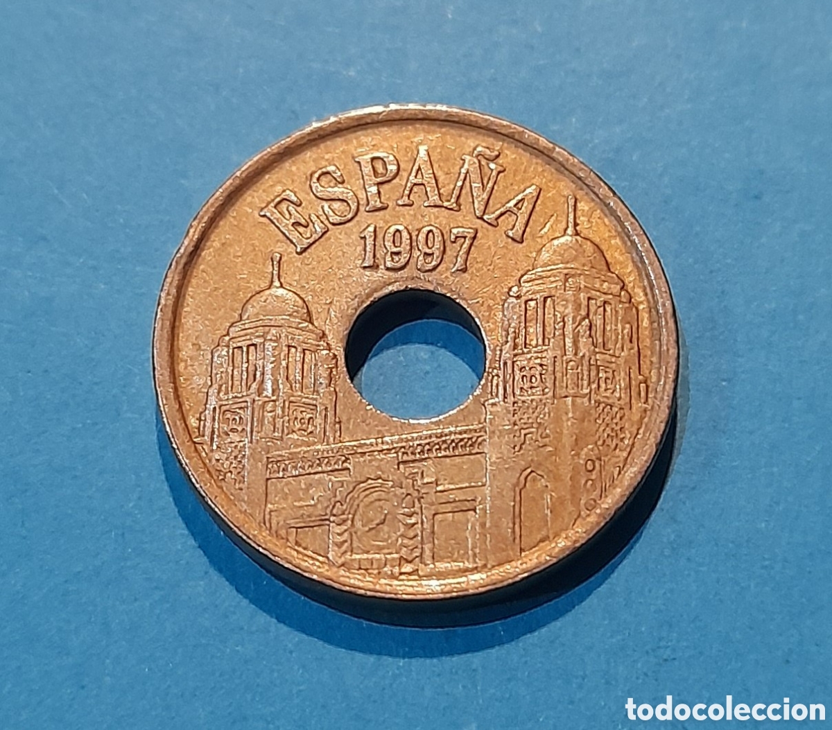 Monedas Juan Carlos I: 25 Pesetas Juan Carlos I 1497 - 1997 con error en agujero. Melilla.