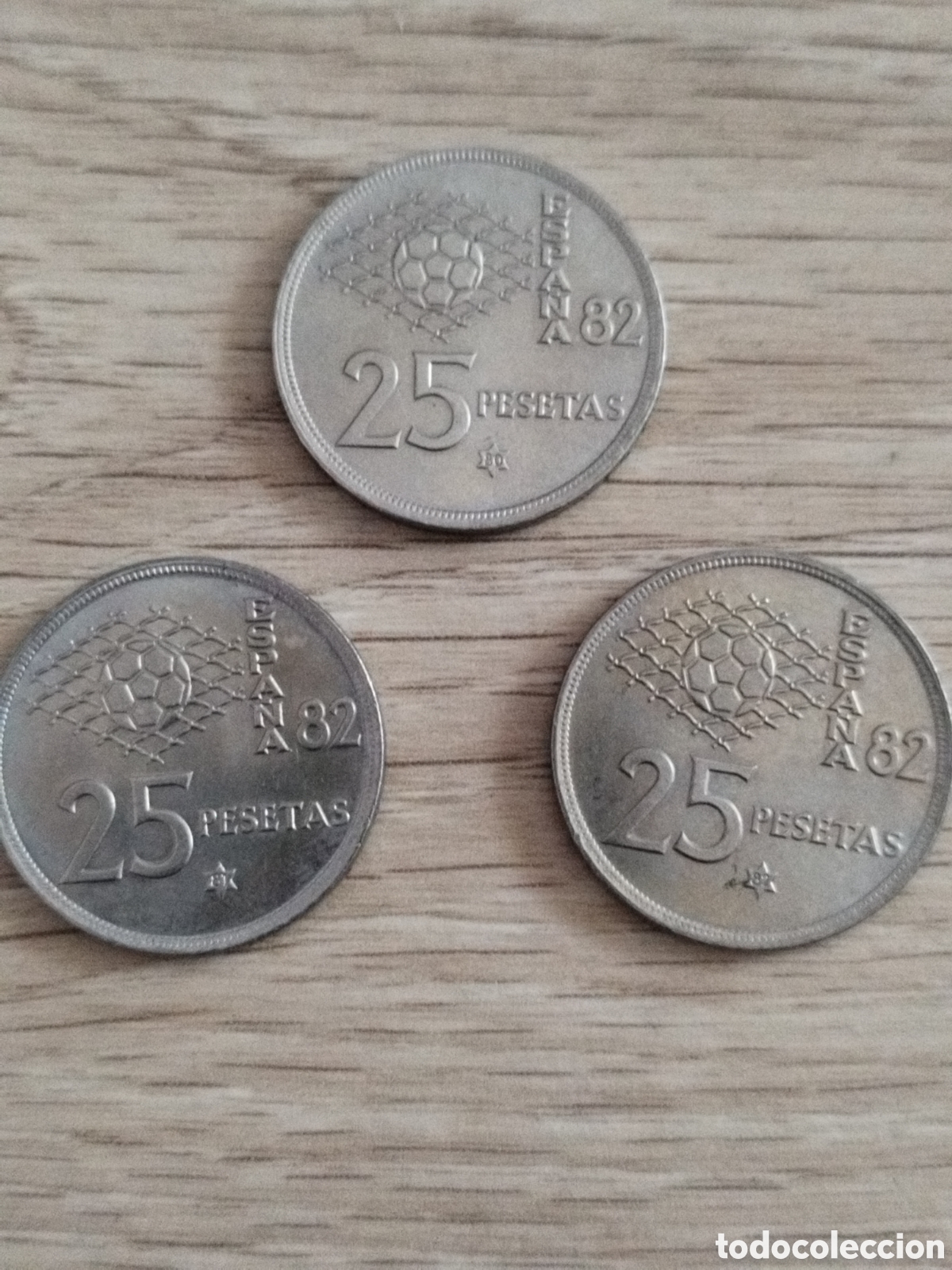 Monedas Juan Carlos I: Lote de las 3 monedas de 25 pesetas de 1980 estrellas 80,81 y 82.