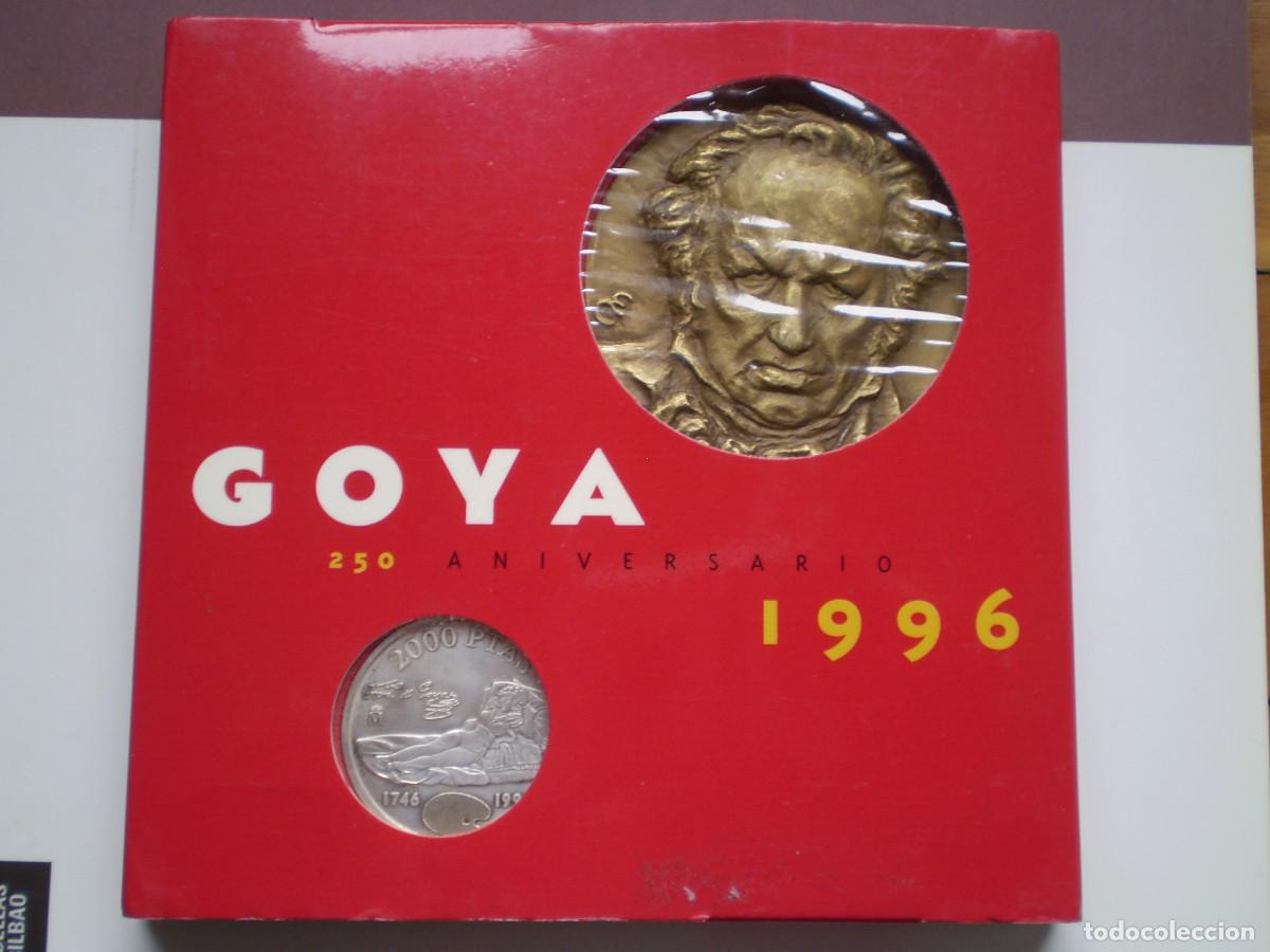 Monedas Juan Carlos I: Estuche Goya 250 Aniversario Moneda 2000 pesetas plata y medalla Goya. 1996. Banco de Comercio.