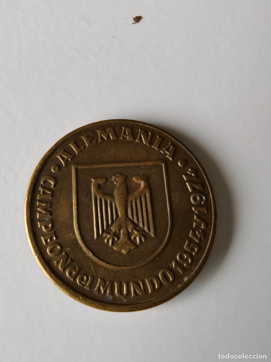 Monedas Juan Carlos I: Lote de tres medallas del mundial del 82 , Inglaterra Uruguai,Alemania,