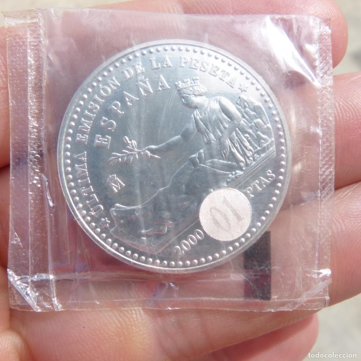 Monedas Juan Carlos I: Moneda de plata de 2000 pesetas a&ntilde;o 2001, en su funda original.