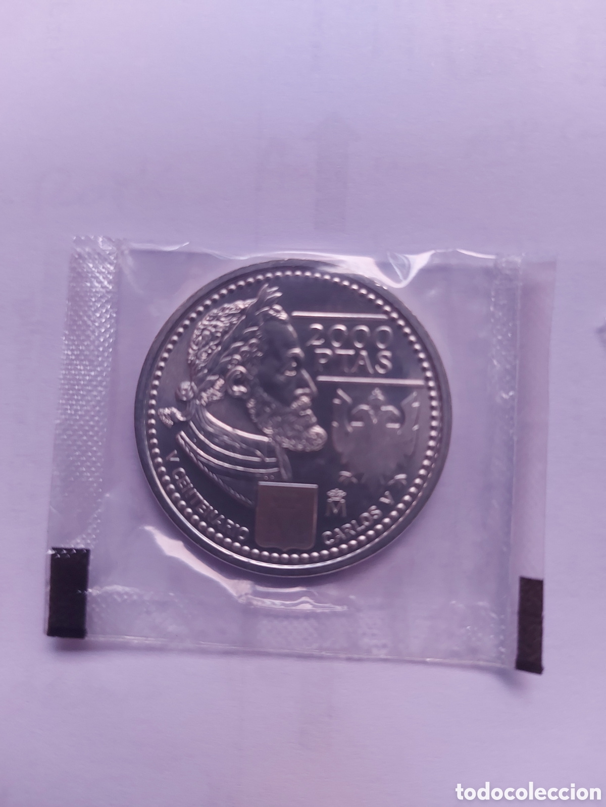 Monedas Juan Carlos I: Moneda de plata de 2000 pesetas, a&ntilde;o 2000, CARLOS V . En su funda original.