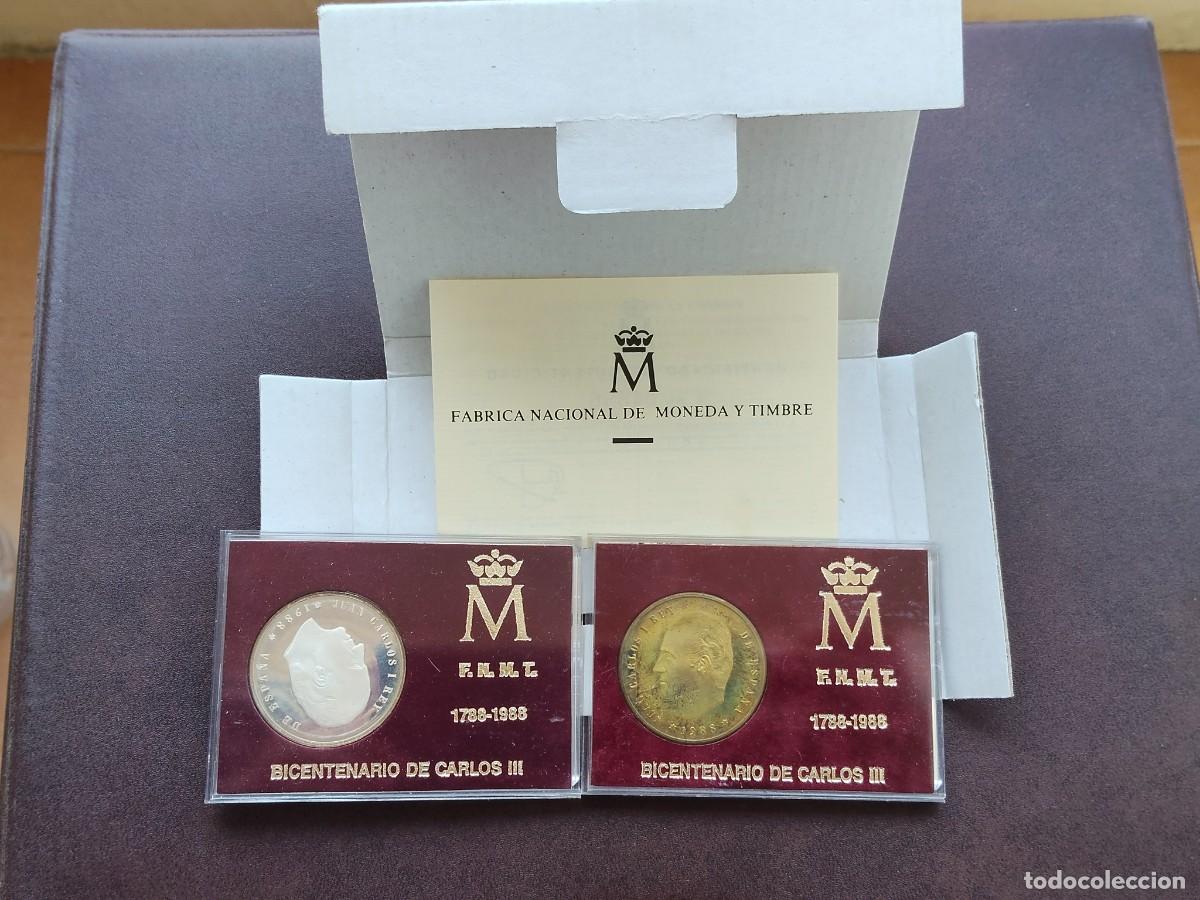 Monedas Juan Carlos I: JUAN CARLOS I. BICENTENARIO DE CARLOS III. ESTUCHE CON 2 MEDALLAS- PLATA Y COBRE-