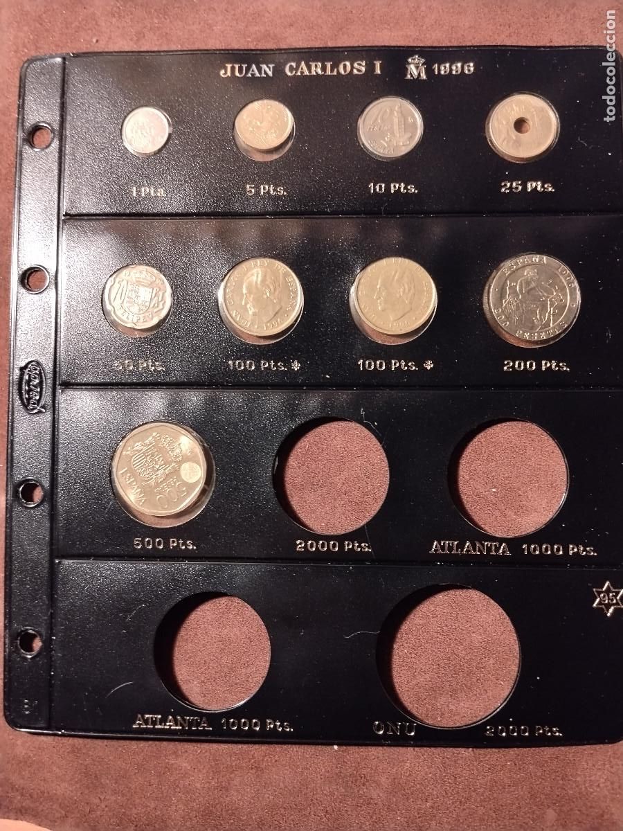 Monedas Juan Carlos I: Lote de monedas Espa&ntilde;a Juan Carlos I (1996) en panel expositor