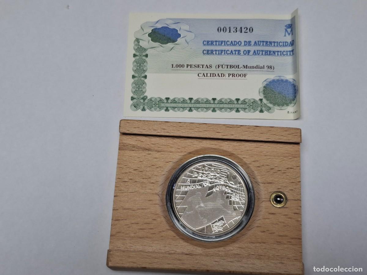 Monedas Juan Carlos I: Moneda en estuche de madera de 1000 PESETAS de PLATA de 1998 MUNDIAL FUTOBOL BANCO DE ESPA&Ntilde;A
