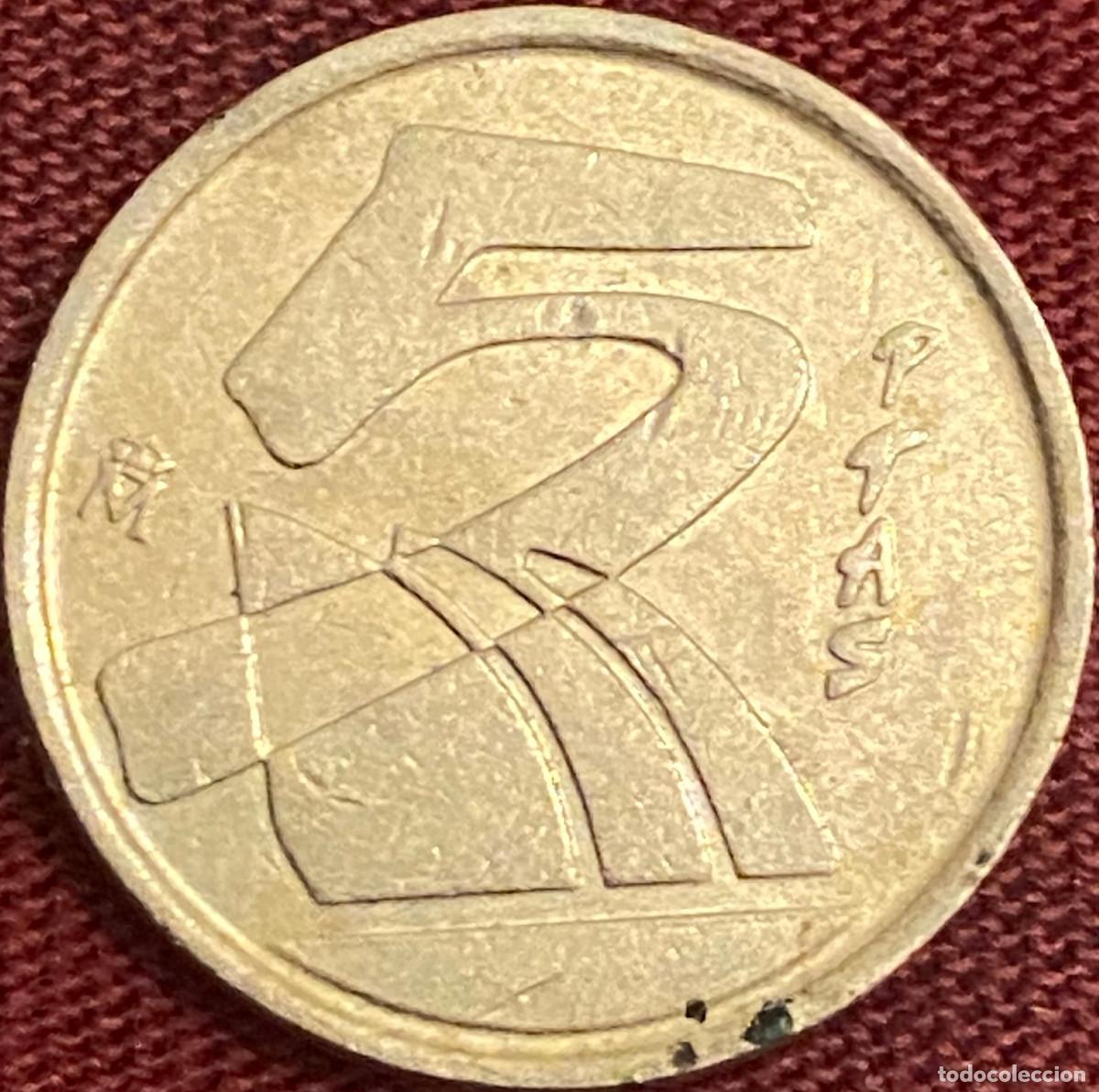 Monedas Juan Carlos I: Moneda de 5 pesetas. Espa&ntilde;a. A&ntilde;o 2000. Estado aceptable. La de las fotograf&iacute;as.
