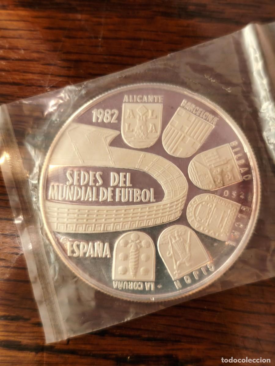 Monedas Juan Carlos I: Medalla de plata de las sedes del mundial de 1982 de Espa&ntilde;a. Ejemplar &uacute;nico a la venta, 24 g. 999