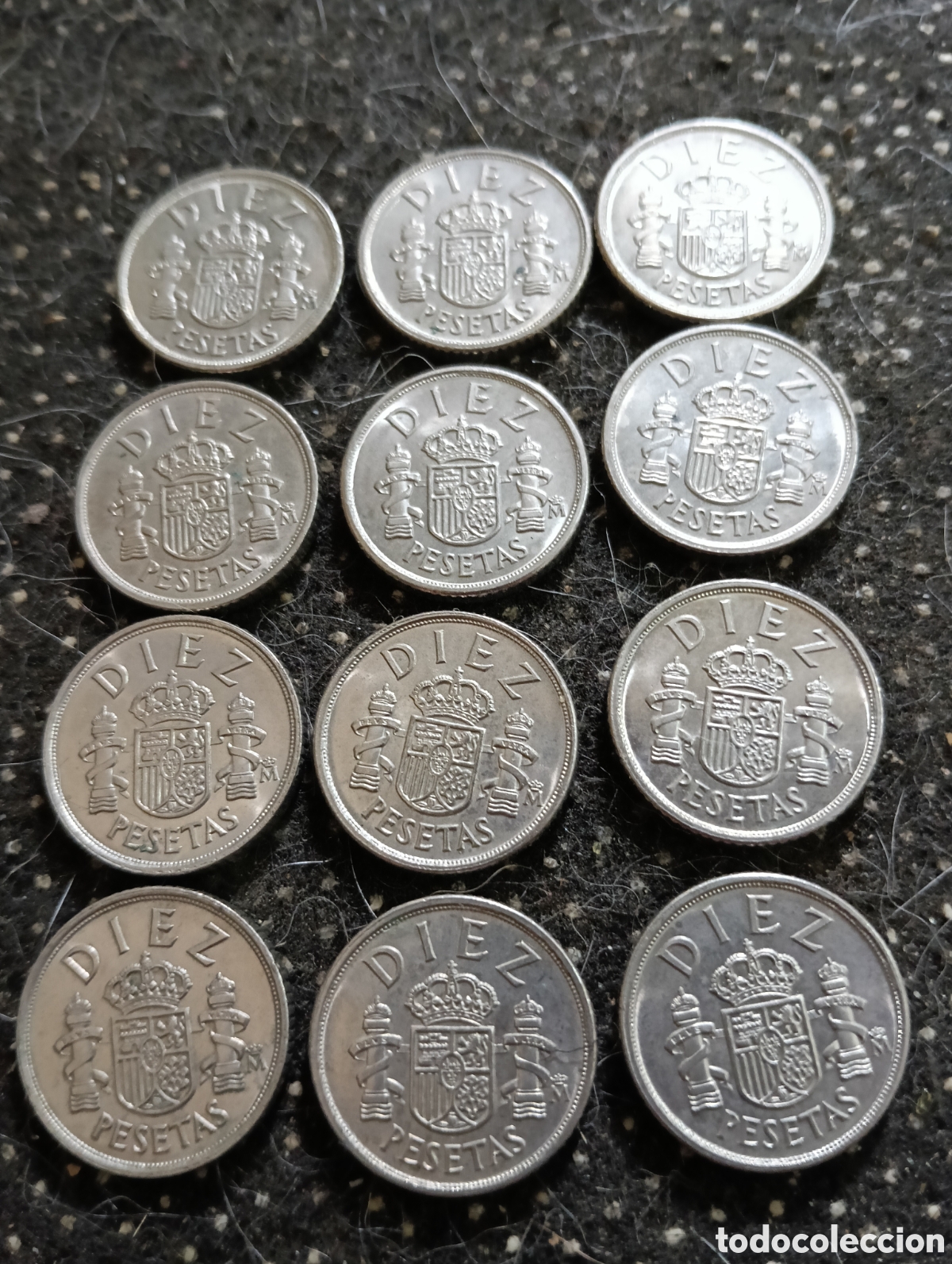 Monedas Juan Carlos I: Lote de 12 monedas de 10 pesetas de 1983 poco circuladas.