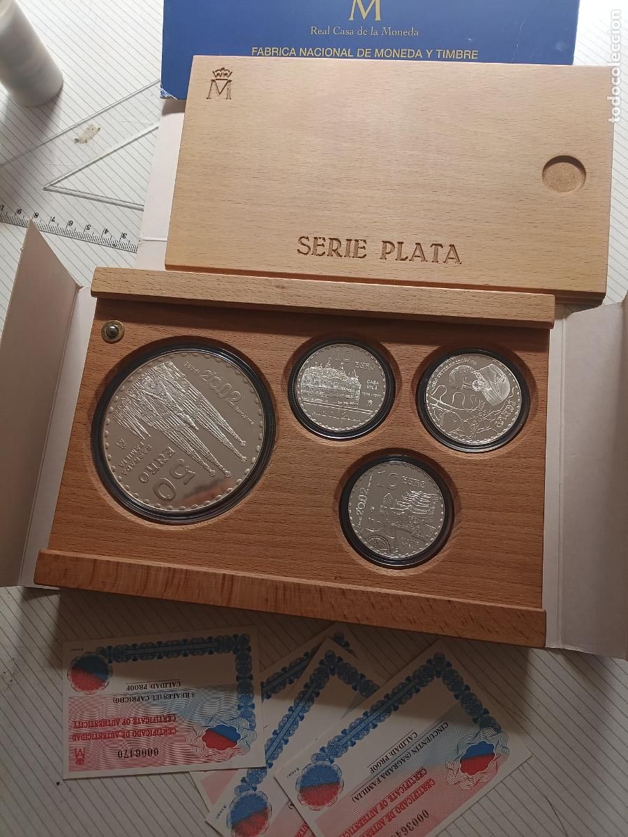 Monedas Juan Carlos I: Serie plata proof Gaud&iacute; 2002. Moneda de 50 &euro; y tres monedas 10 &euro;. Caja + Certificados